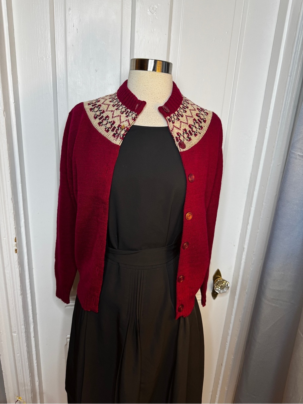 Vintage 1950s Women’s Burgundy Button-Up Cardigan with Patterned Collar - Wool
